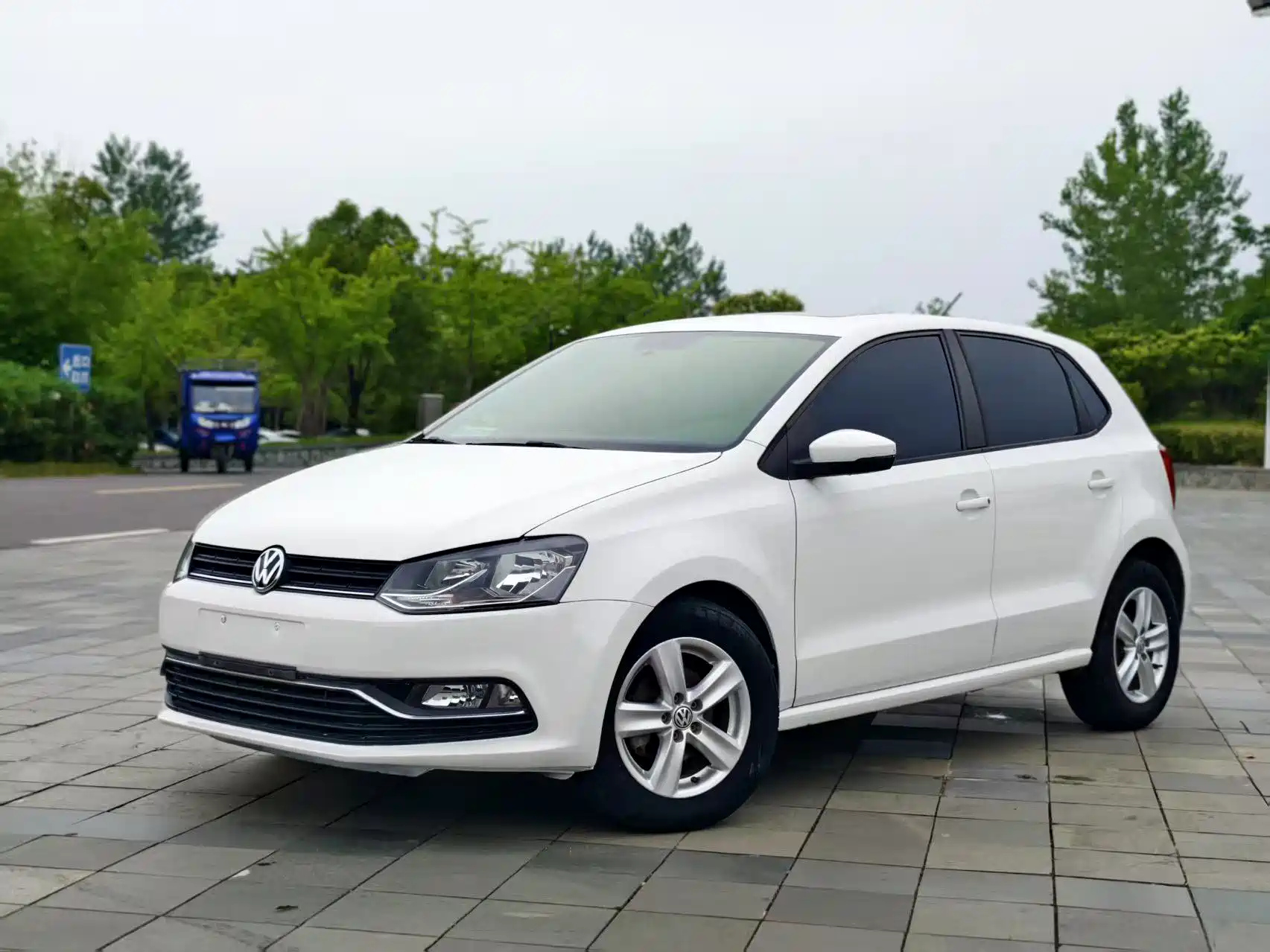 VOLKSWAGEN POLO 2016