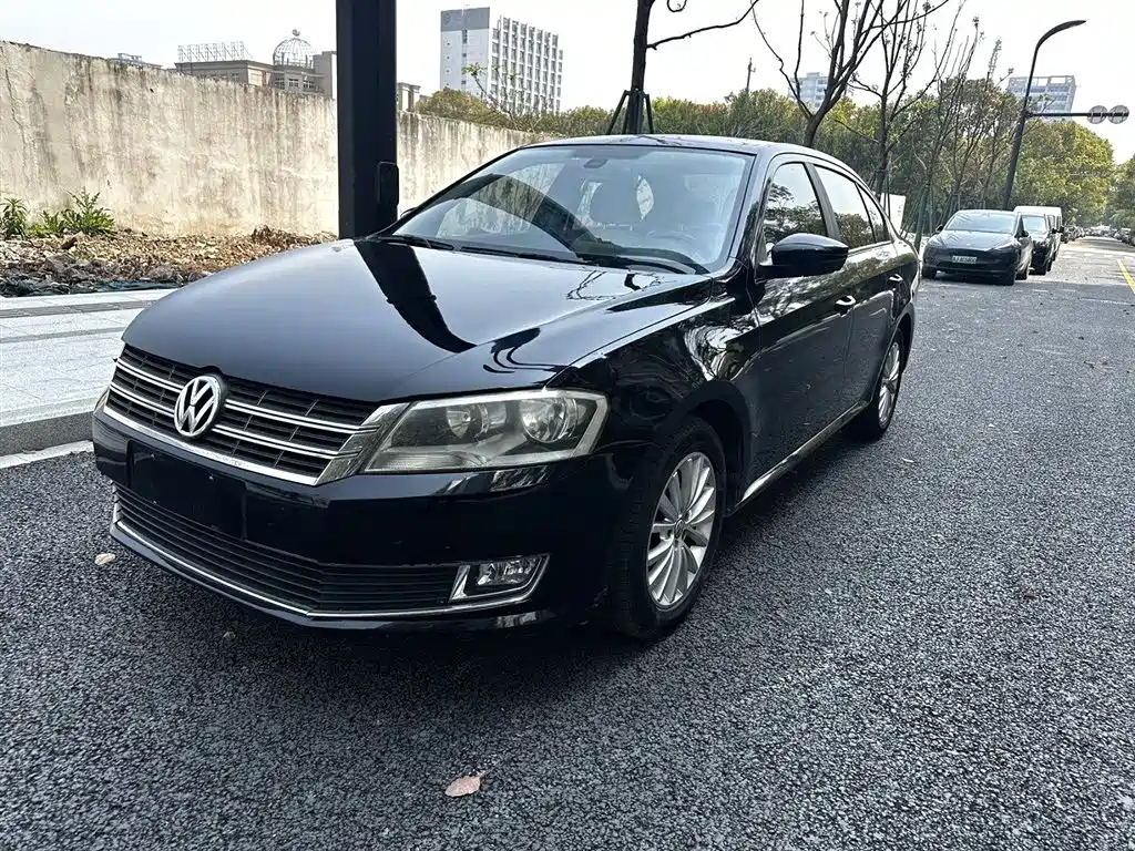 VOLKSWAGEN LAVIDA 2013
