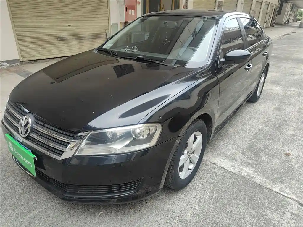 VOLKSWAGEN LAVIDA 2015