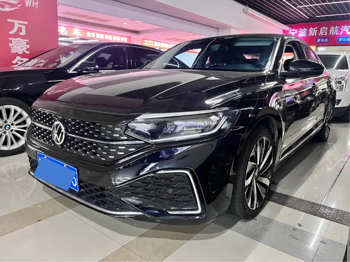 VOLKSWAGEN PASSAT 2022
