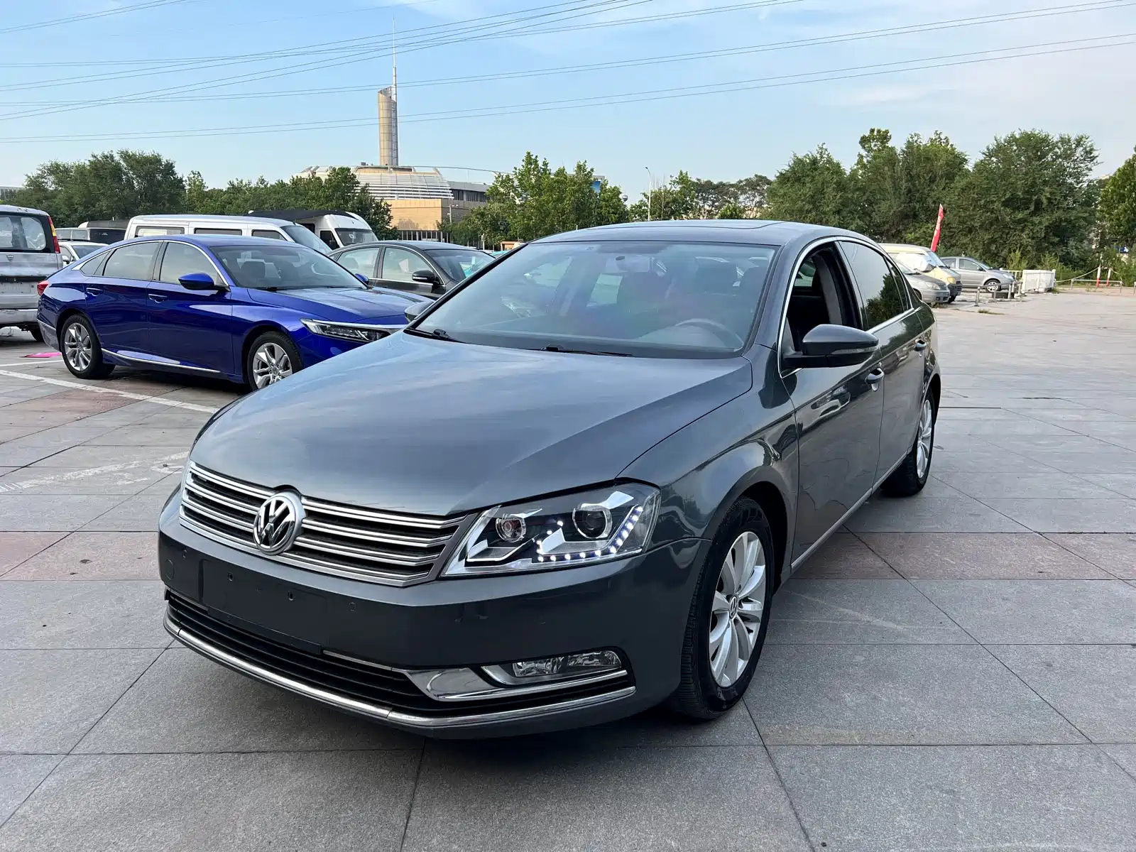 VOLKSWAGEN MAGOTAN 2012
