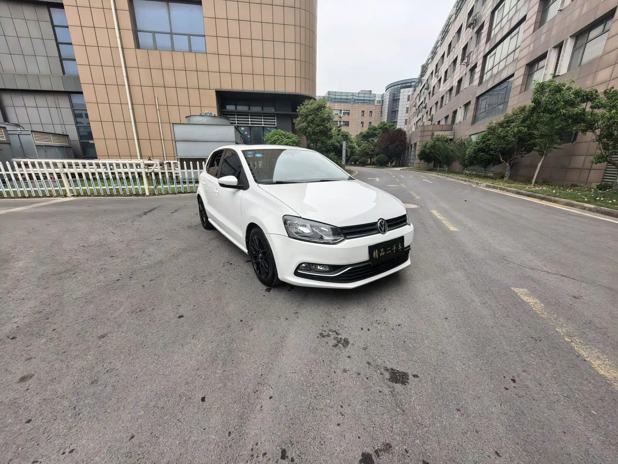 VOLKSWAGEN POLO