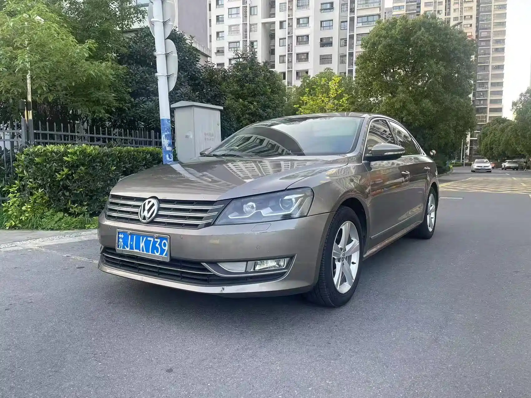 VOLKSWAGEN PASSAT 2011