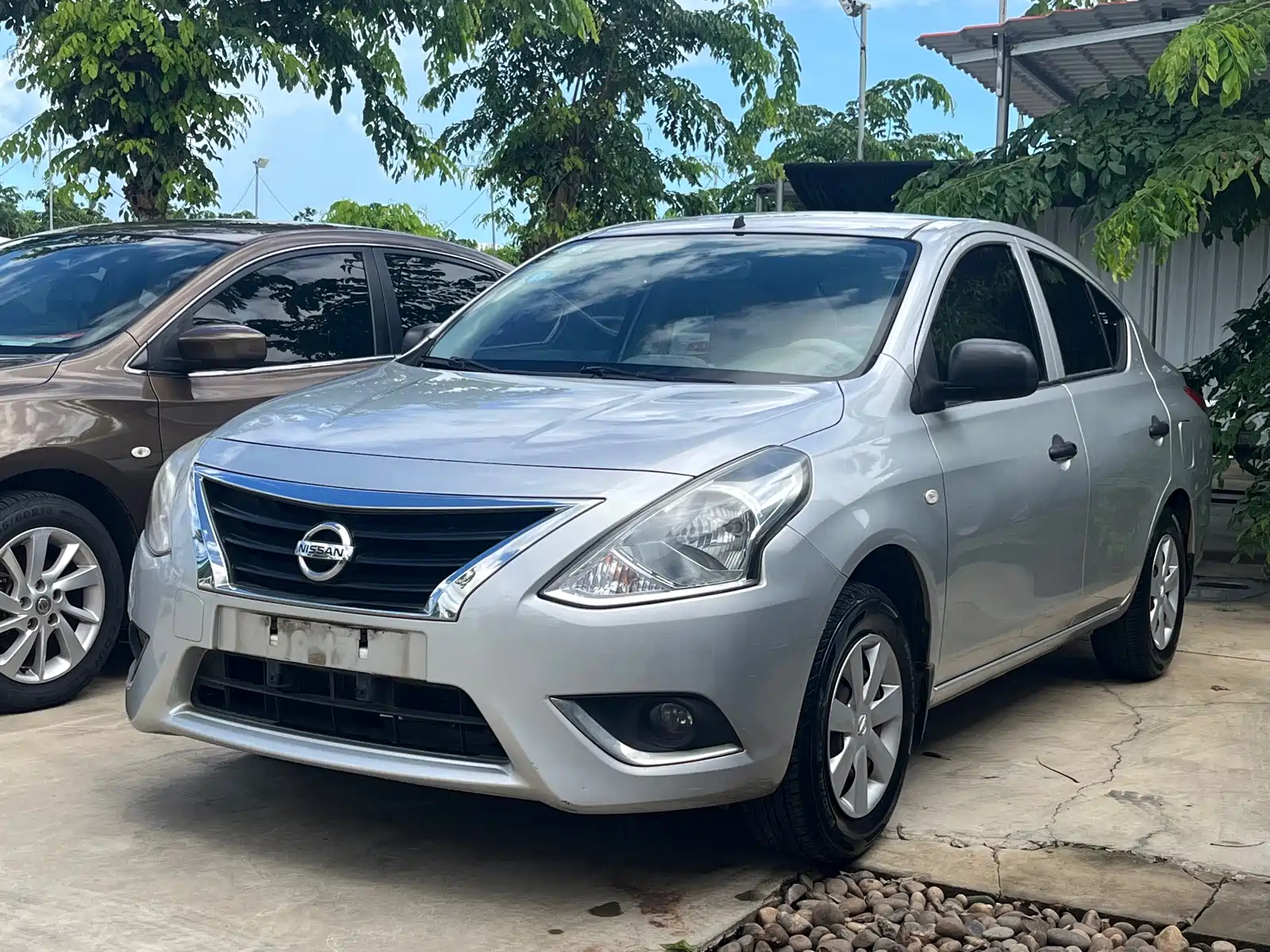 NISSAN SUNNY 2015