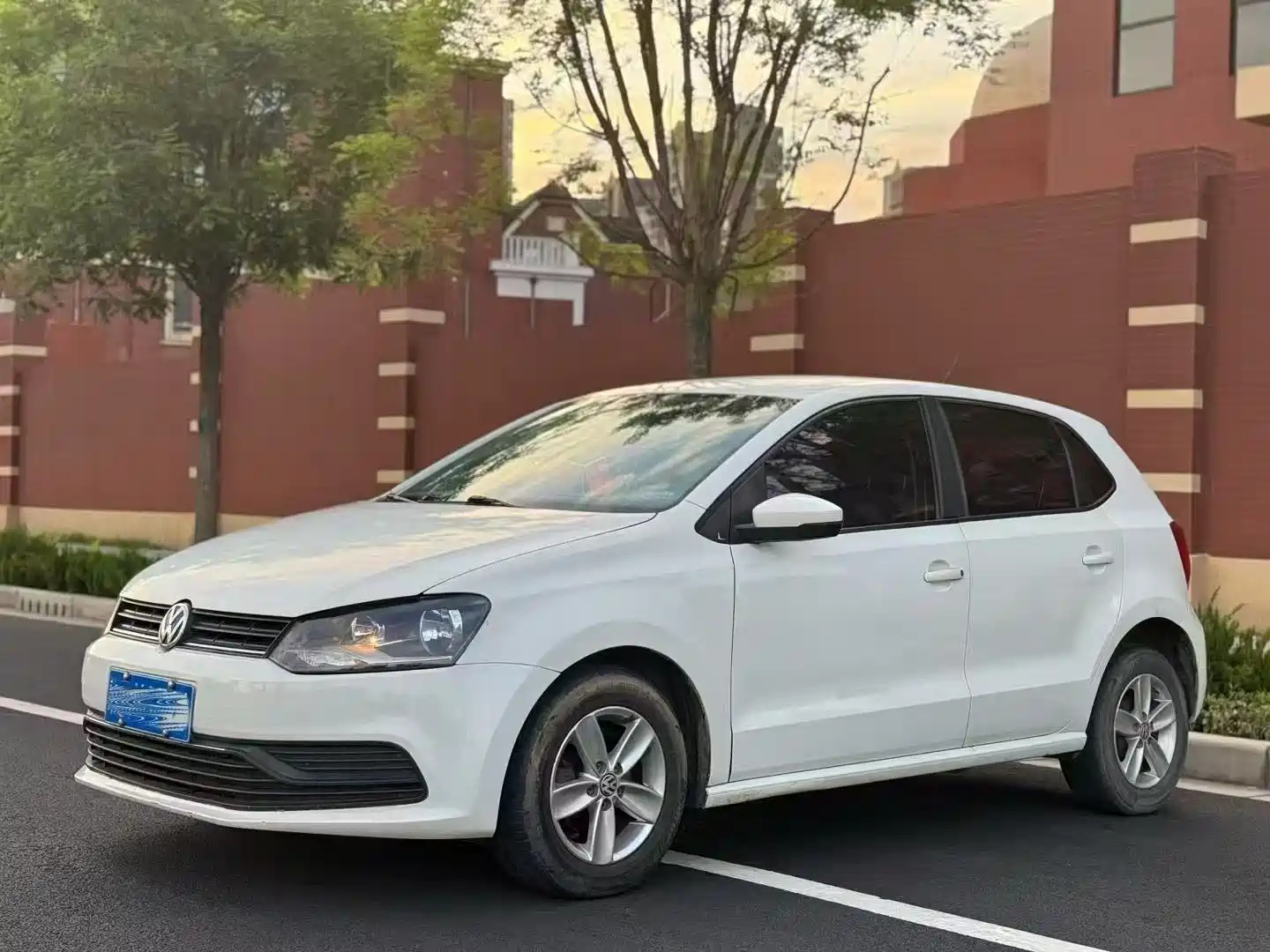 VOLKSWAGEN POLO 2016