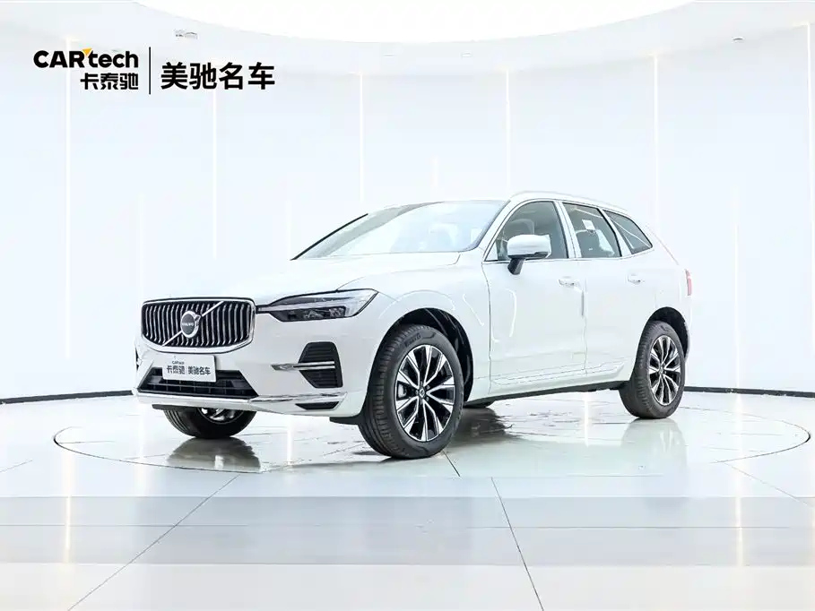VOLVO XC60 2025