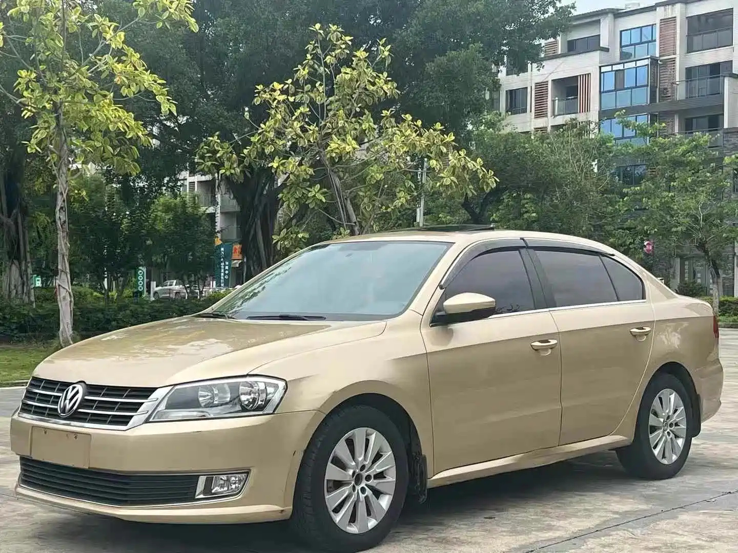 VOLKSWAGEN LAVIDA 2013