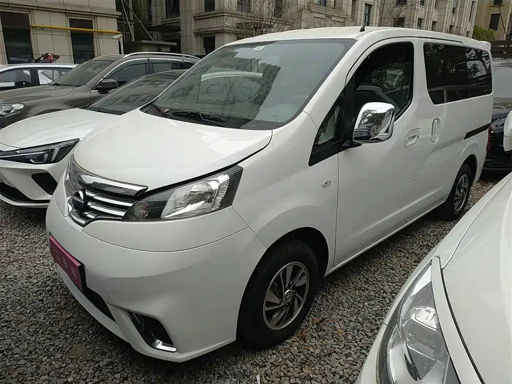 NISSAN NV200 2018
