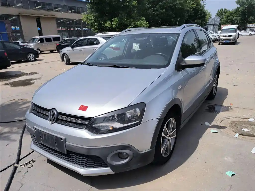 VOLKSWAGEN POLO 2012