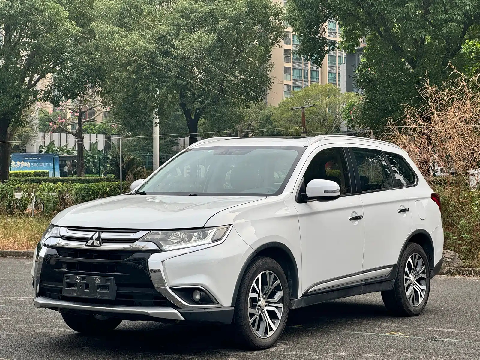 MITSUBISHI OUTLANDER 2018