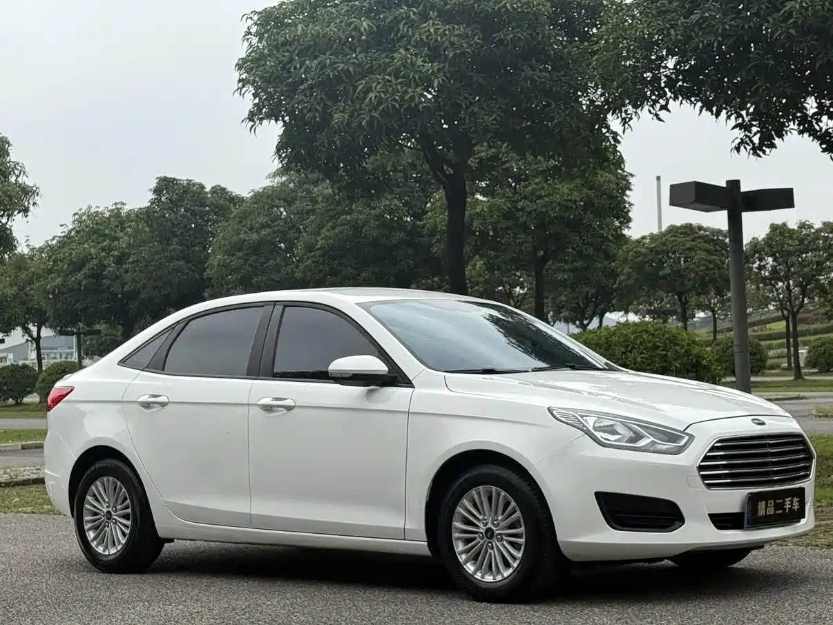 FORD ESCORT 2017