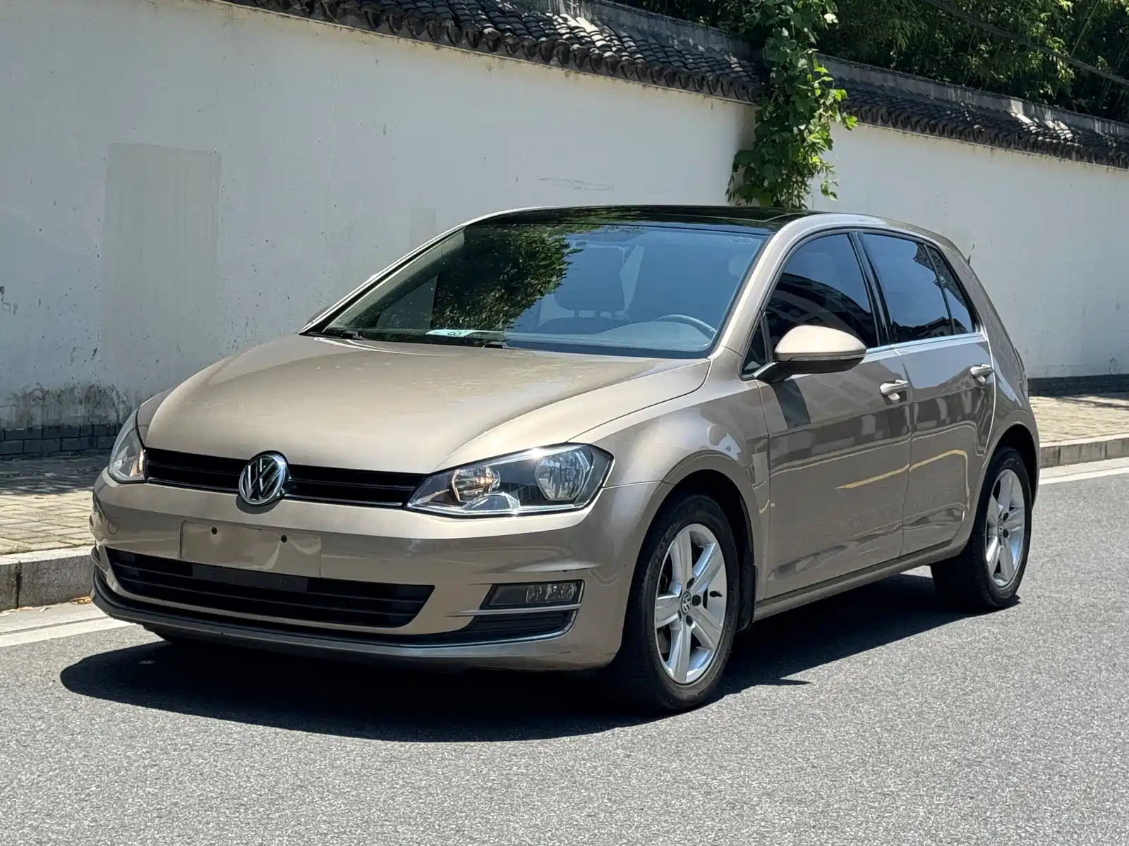 VOLKSWAGEN GOLF