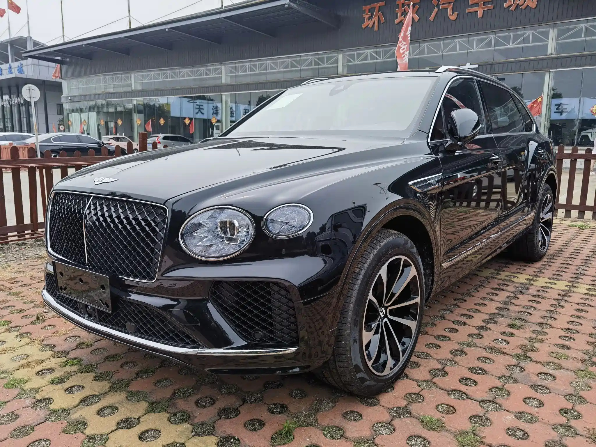 BENTLEY BENTAYGA 2024