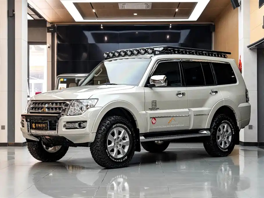 MITSUBISHI PAJERO IMPORT 2020