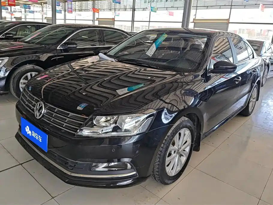 VOLKSWAGEN LAVIDA 2015