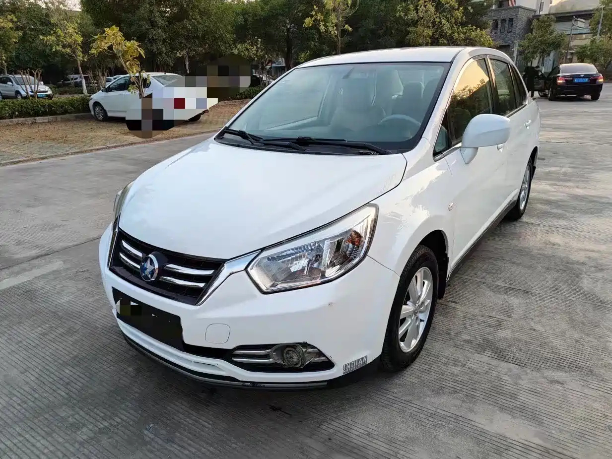 VENUCIA D50 2015