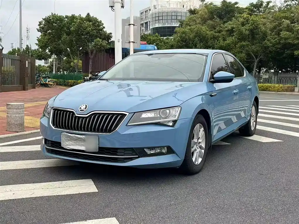 SKODA SUPERB 2016