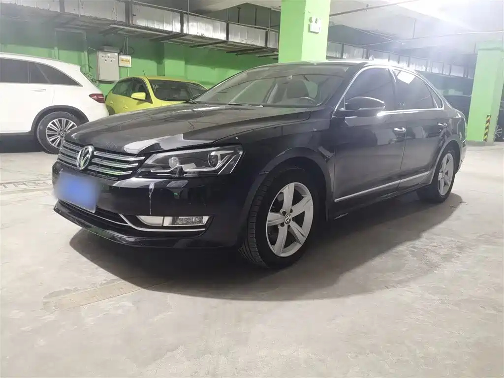 VOLKSWAGEN PASSAT 2013