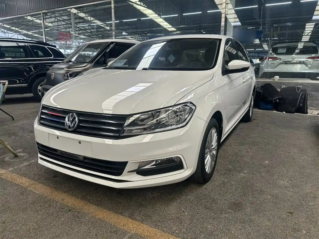 VOLKSWAGEN SANTANA 2019