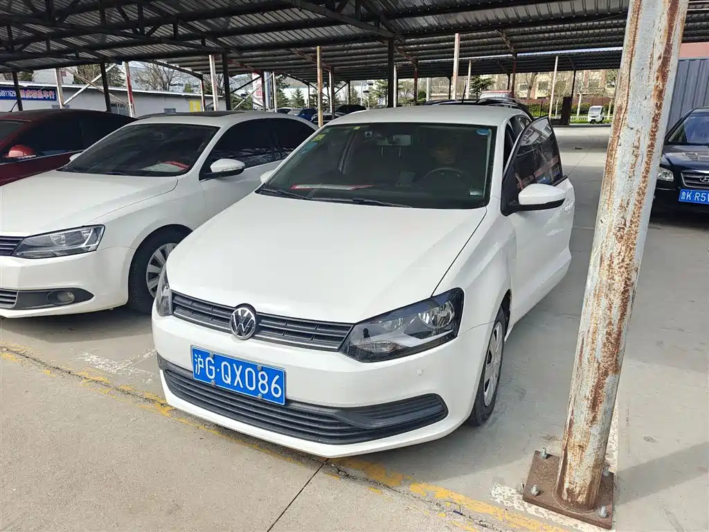 VOLKSWAGEN POLO 2016