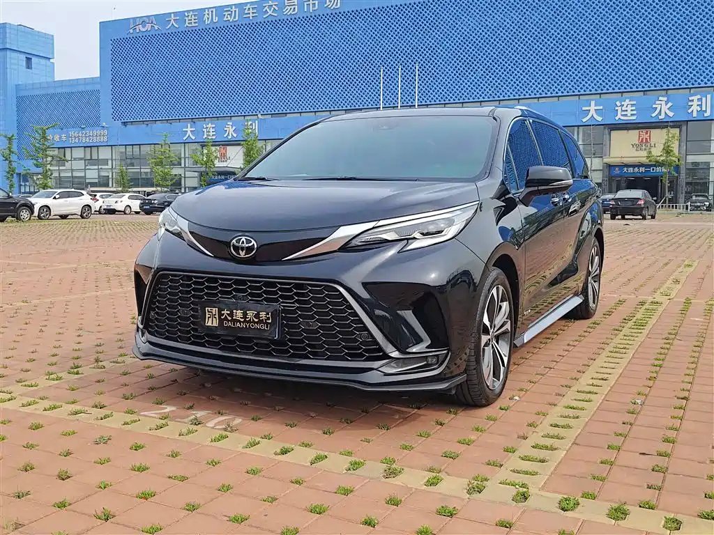 TOYOTA GRANVIA 2024