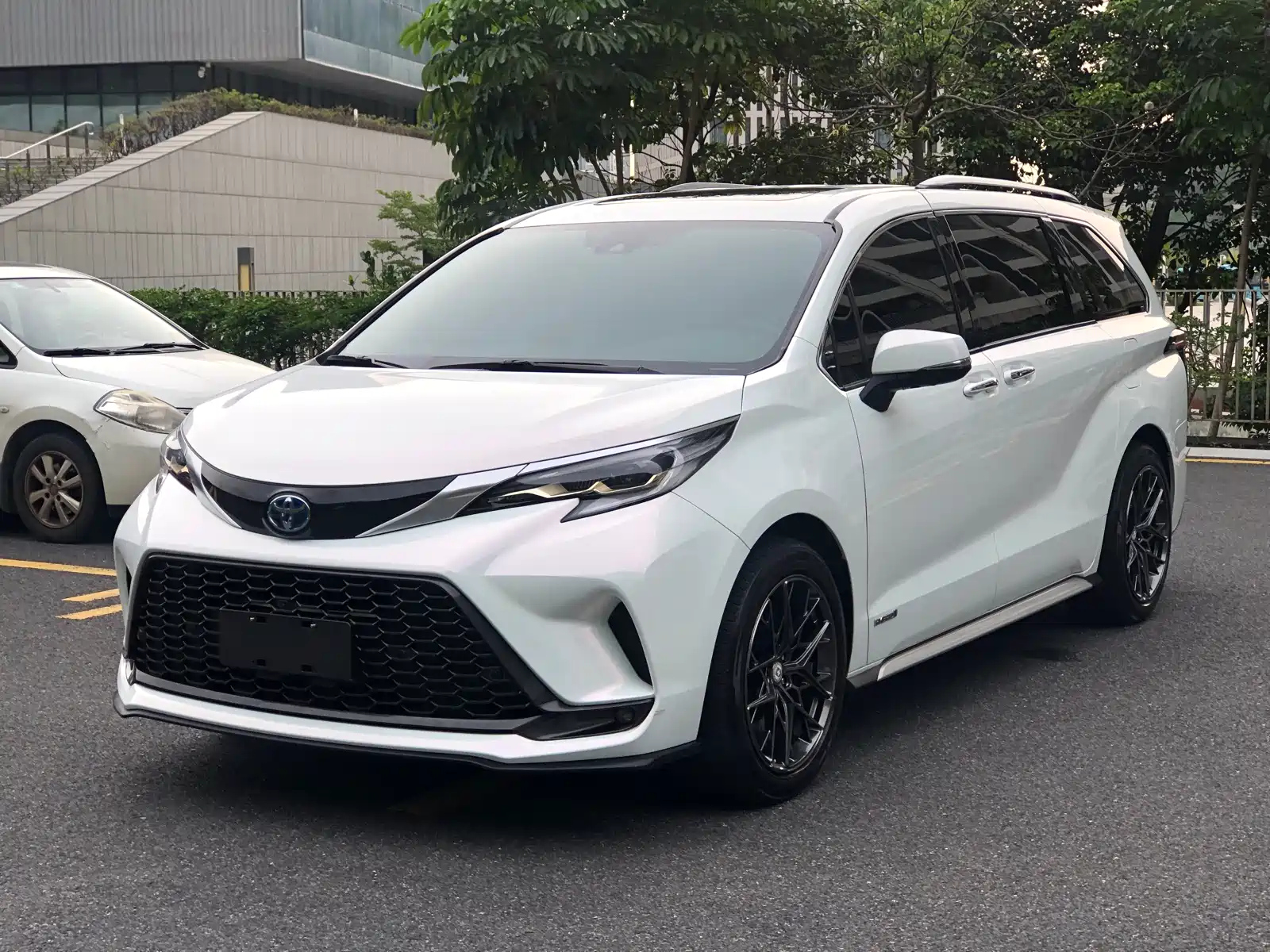 TOYOTA GRANVIA 2023