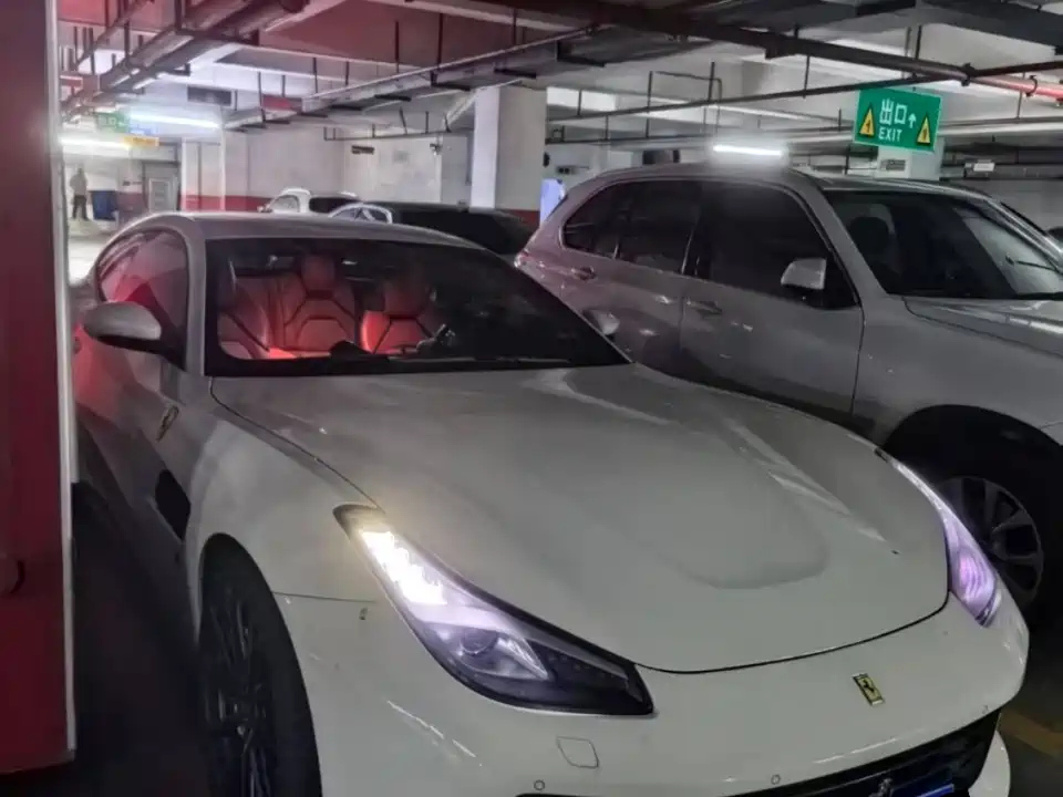 FERRARI GTC4LUSSO 2017