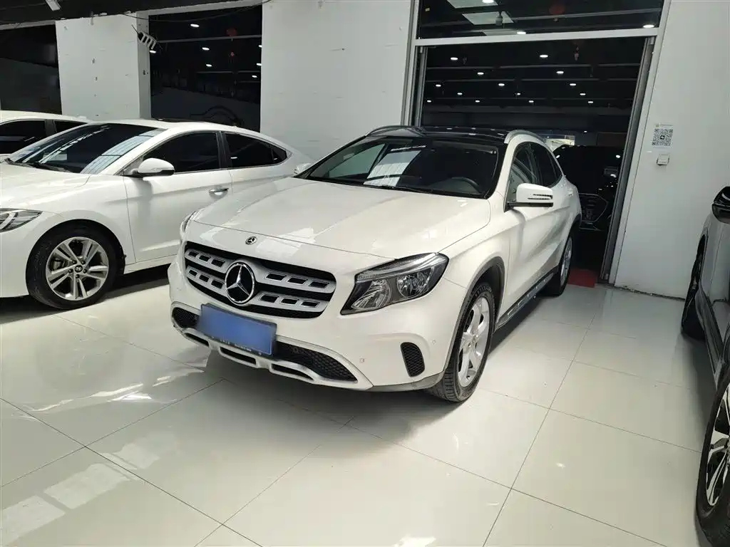 MERCEDES BENZ GLA 2019