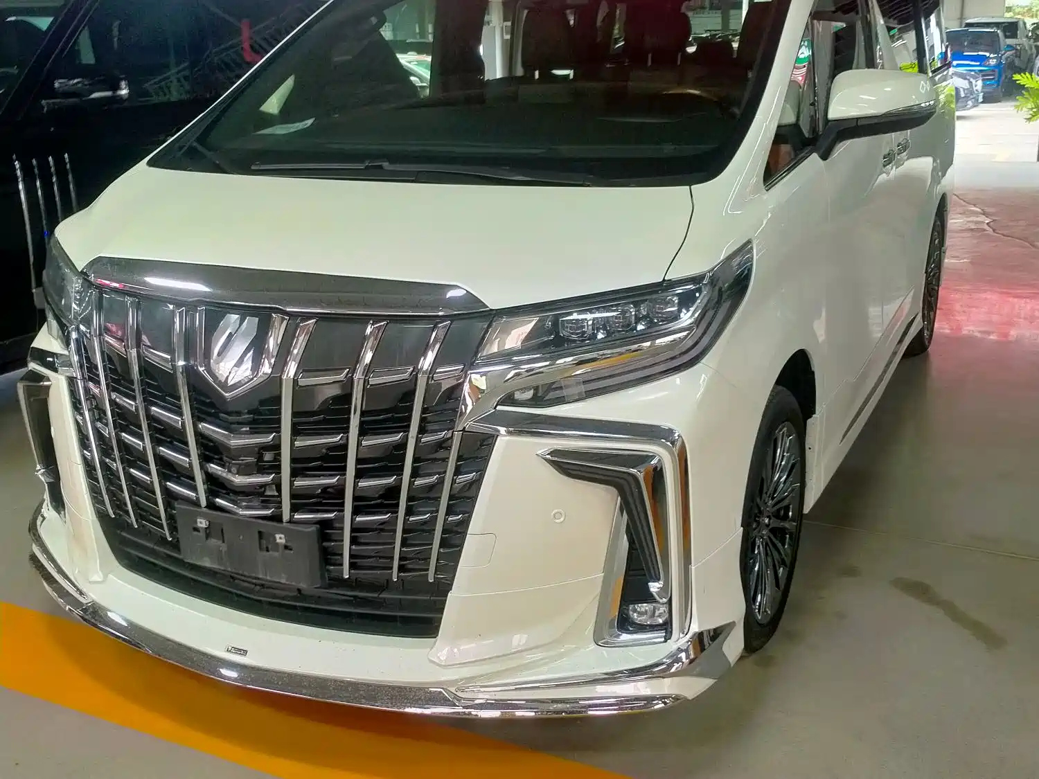 TOYOTA ALPHARD 2015