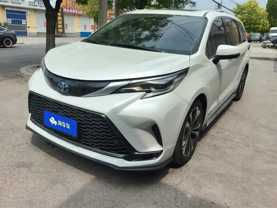 TOYOTA GRANVIA 2023