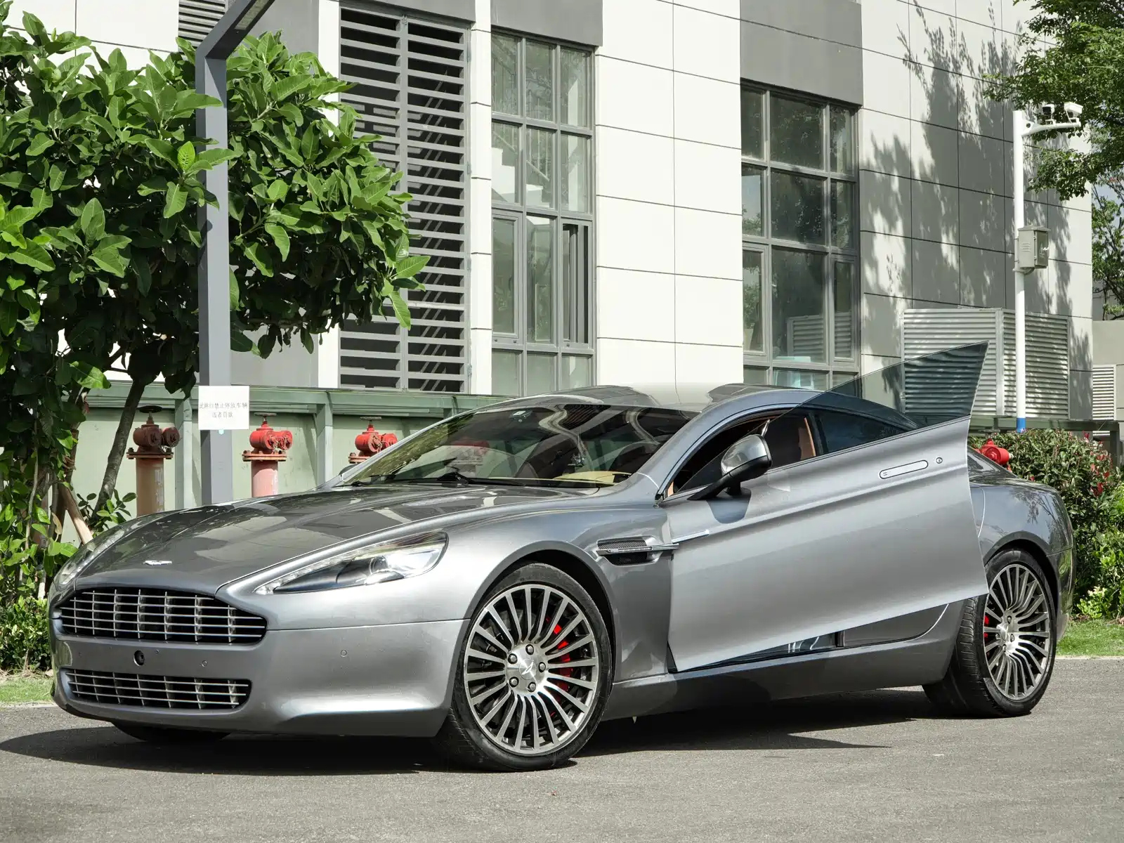 ASTON MARTIN RAPIDE 2010
