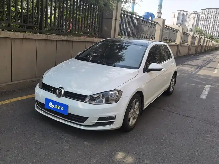 VOLKSWAGEN GOLF 2015
