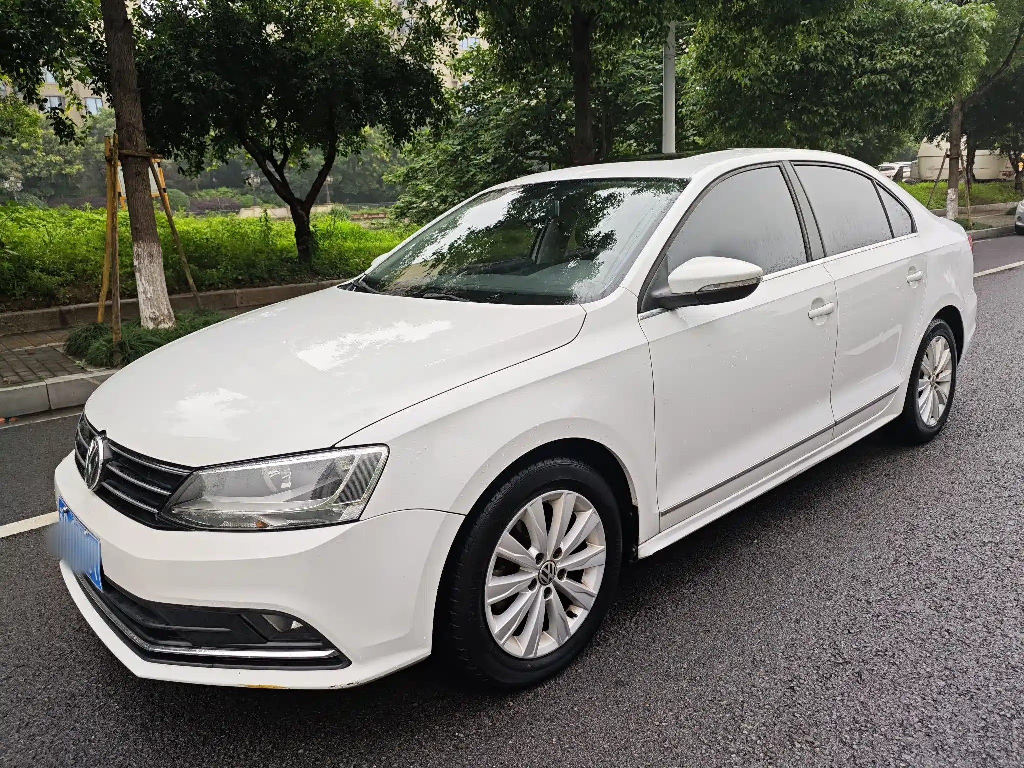 VOLKSWAGEN SAGITAR 2015