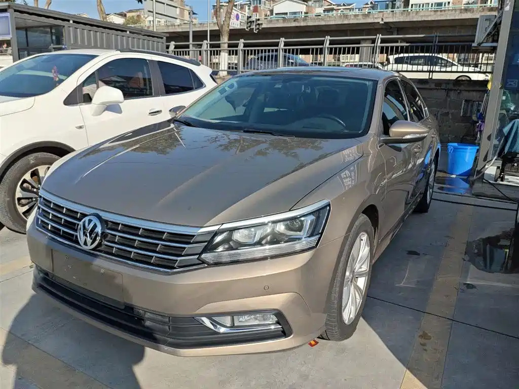 VOLKSWAGEN PASSAT 2017