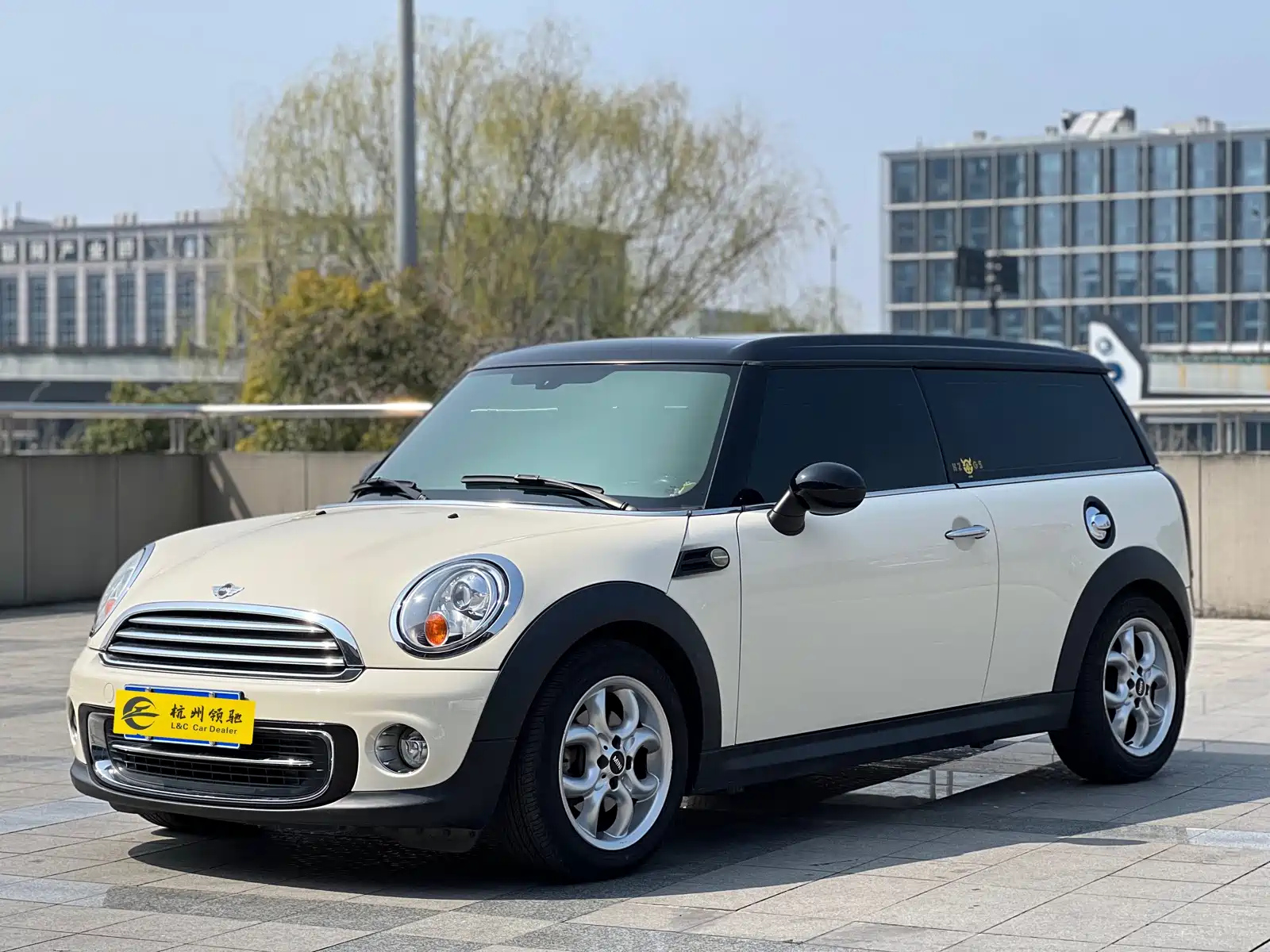 MINI CLUBMAN 2011