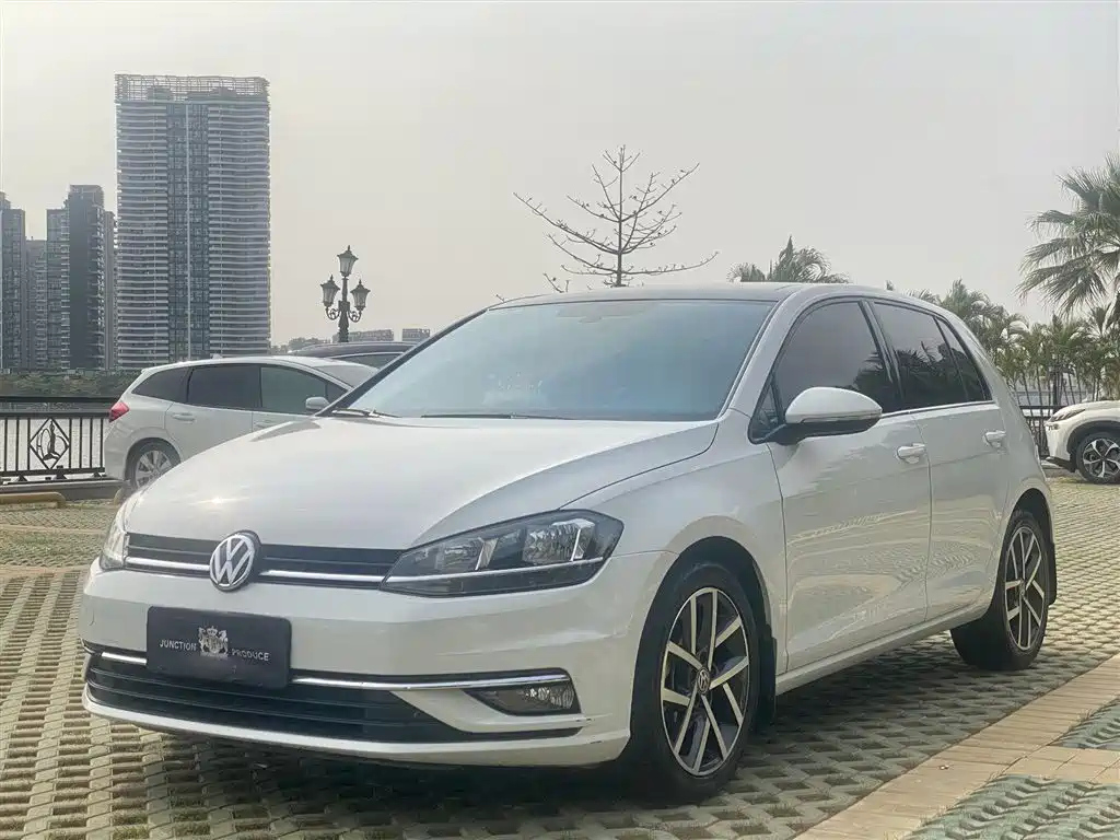 VOLKSWAGEN GOLF 2020