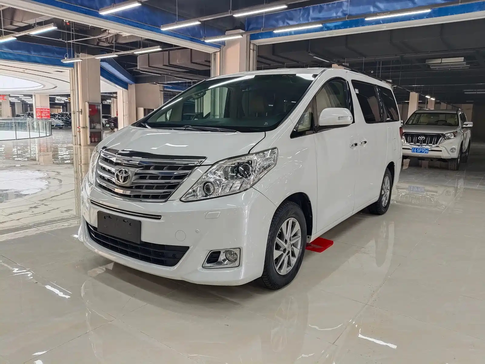 TOYOTA ALPHARD 2012