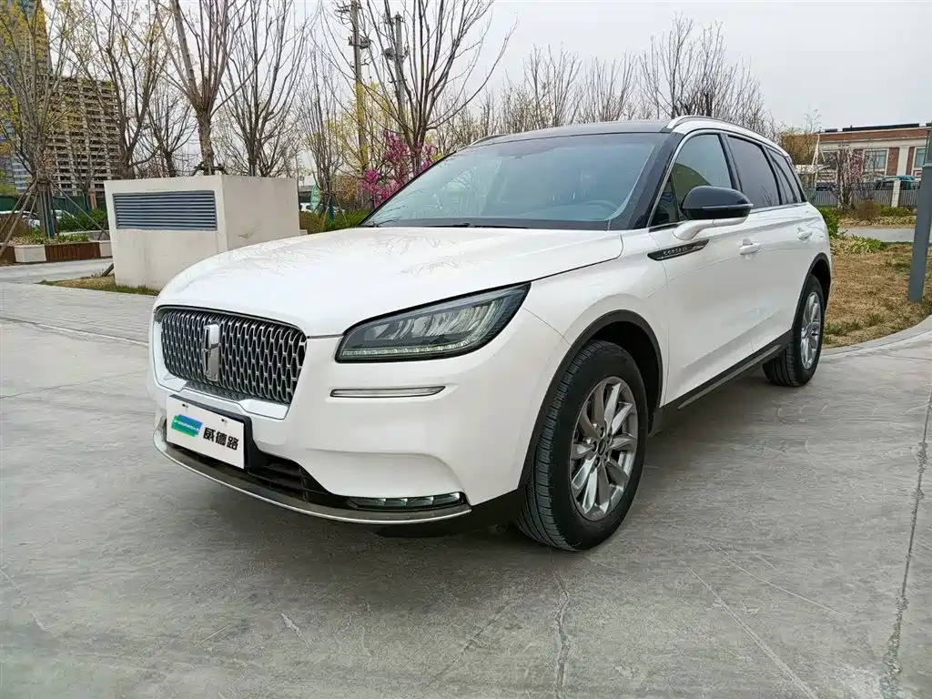 LINCOLN ADVENTURER 2020