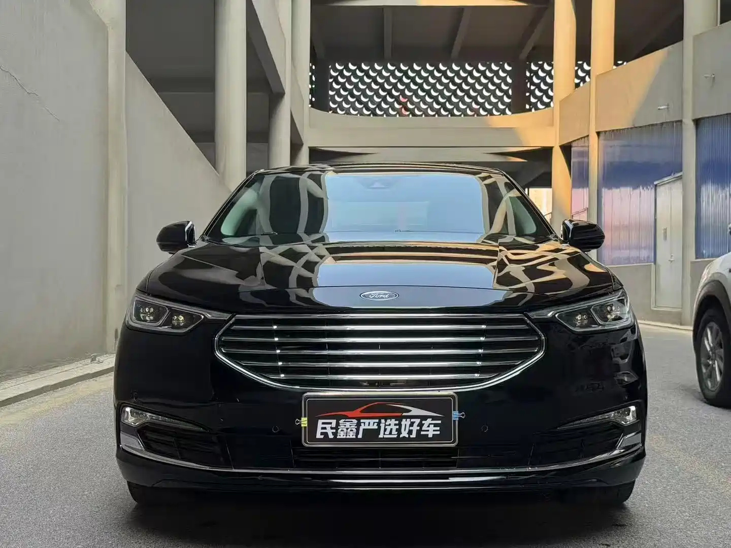 FORD TAURUS 2019