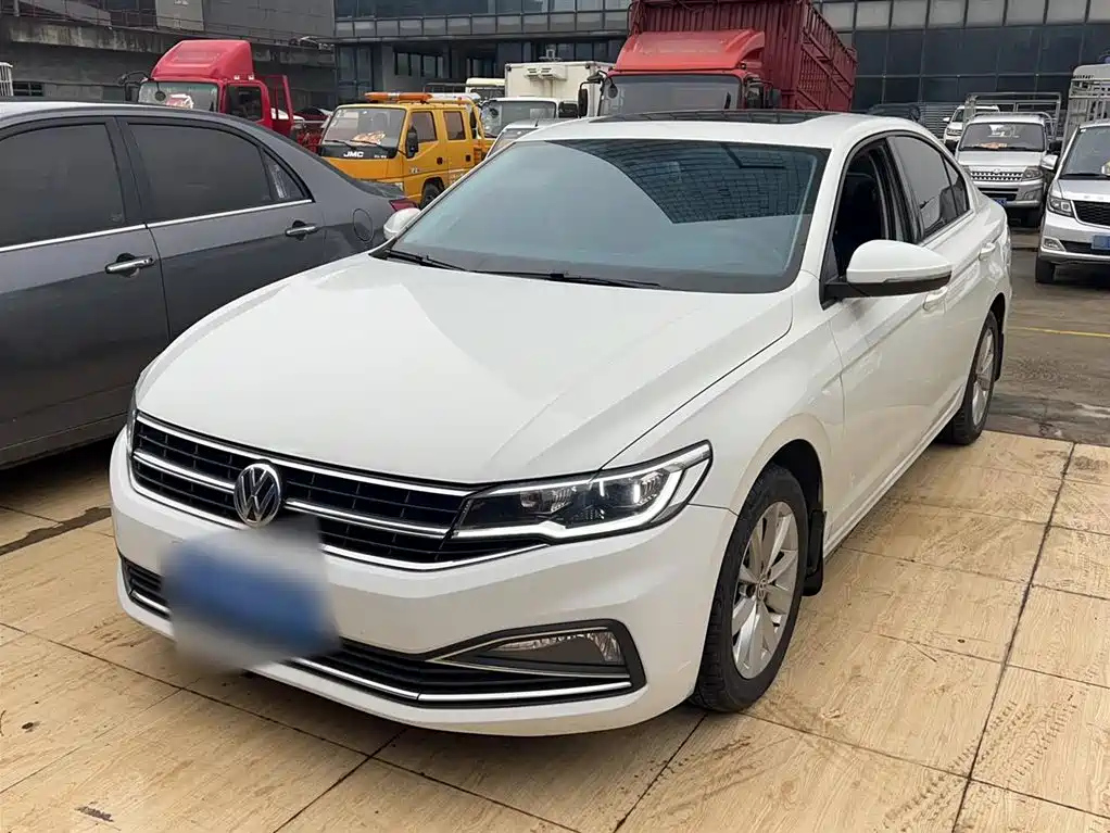 VOLKSWAGEN BORA 2020