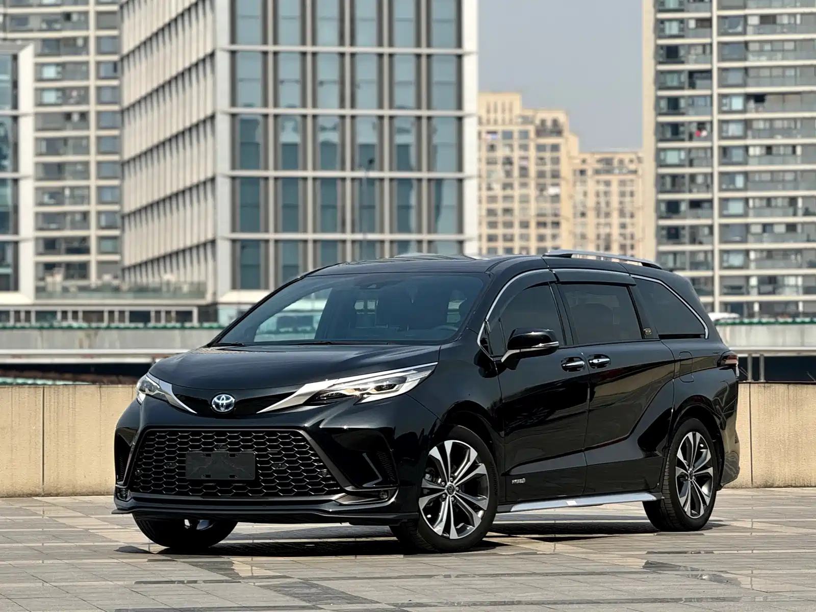 TOYOTA GRANVIA 2023
