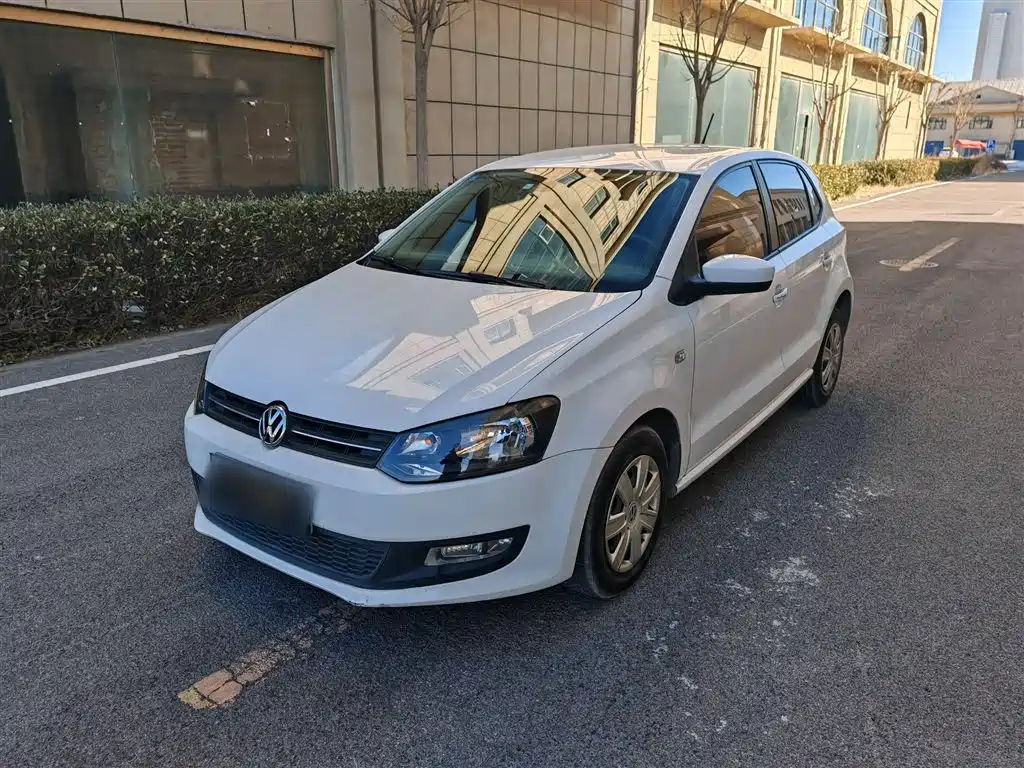 VOLKSWAGEN POLO 2013
