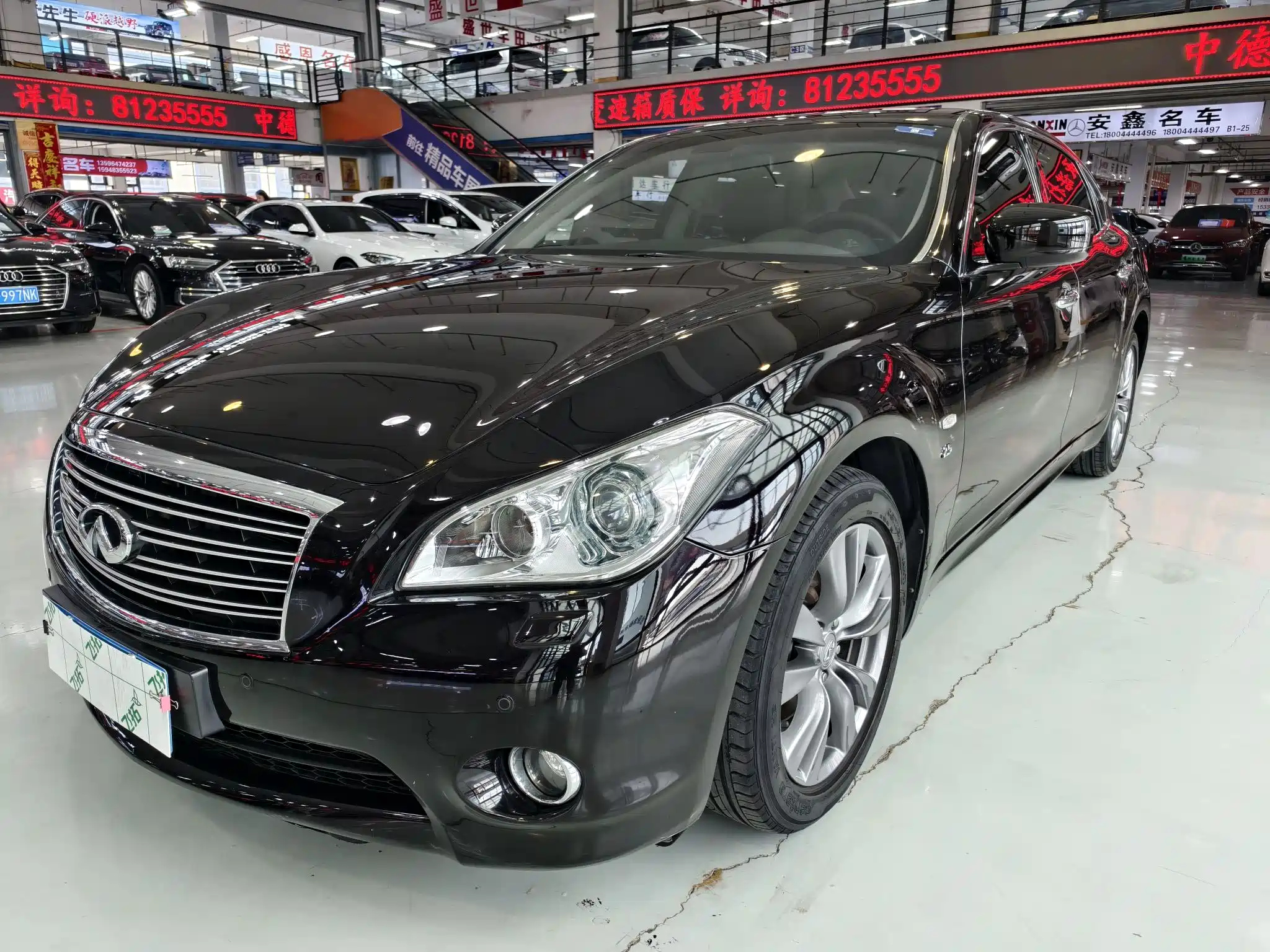 INFINITI Q70 2013
