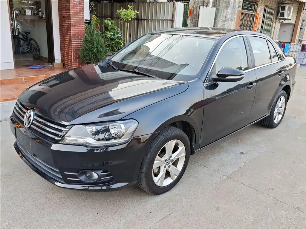 VOLKSWAGEN BORA 2015