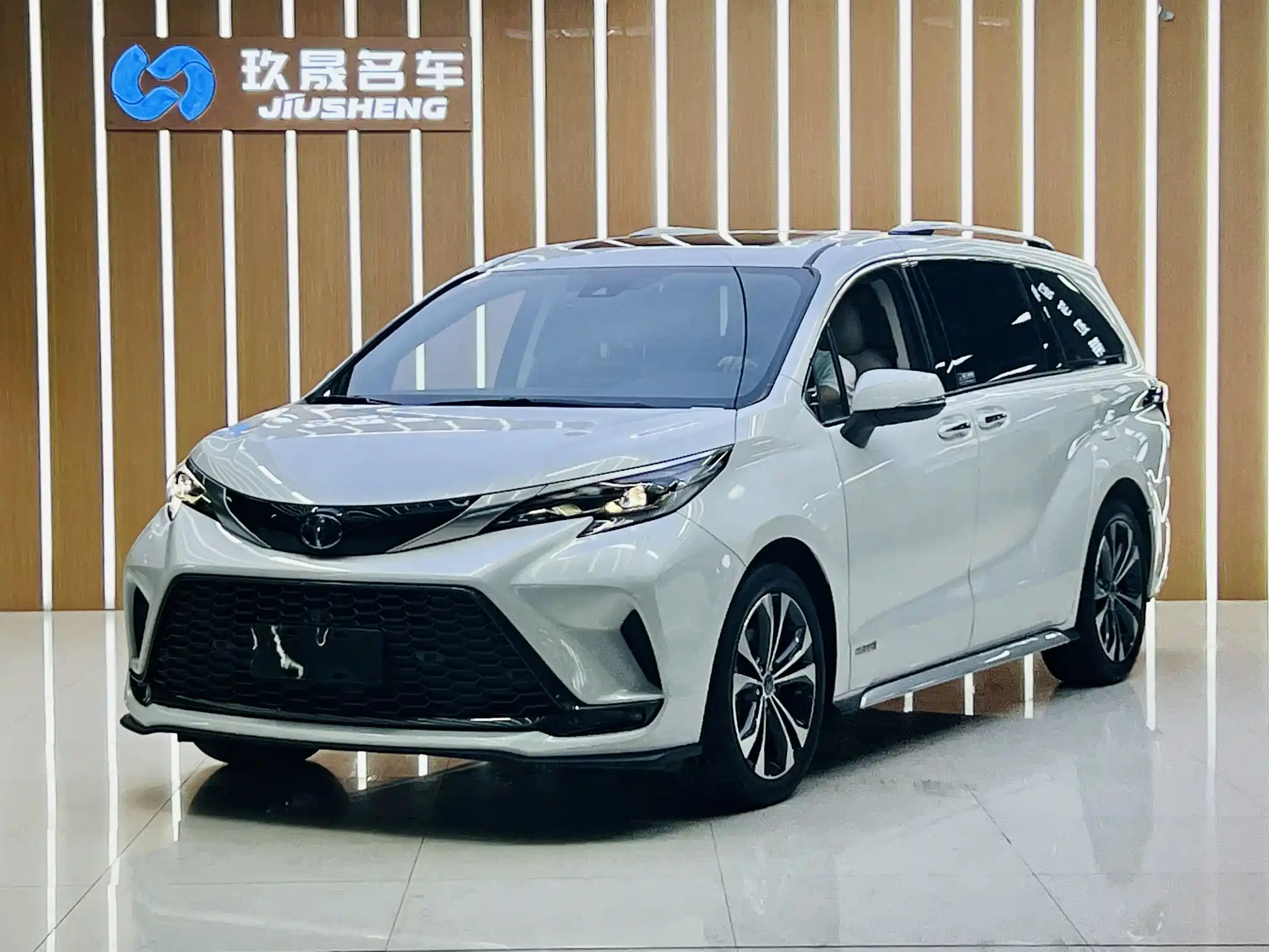 TOYOTA GRANVIA 2023