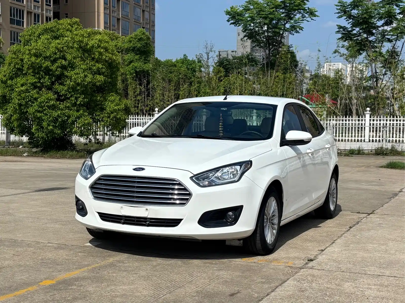 FORD ESCORT 2015