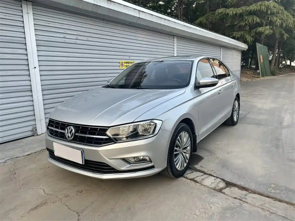 VOLKSWAGEN BORA 2016