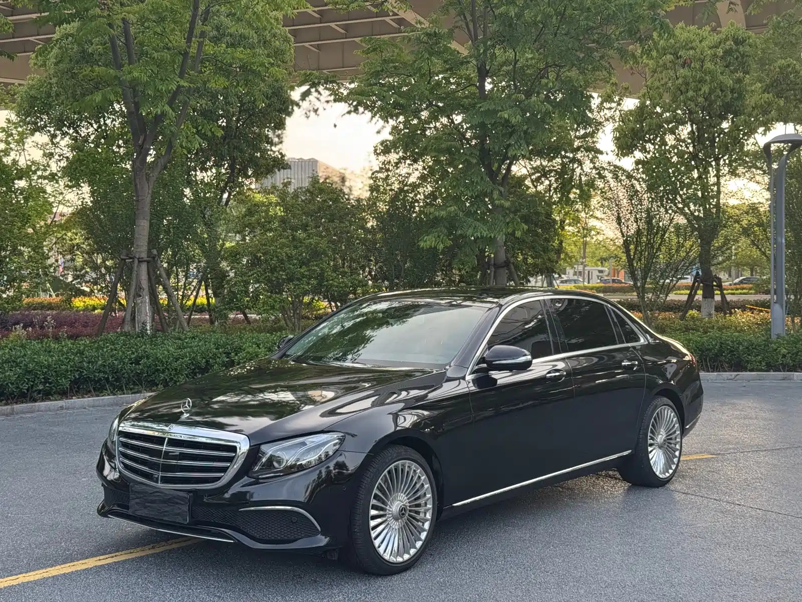 MERCEDES BENZ E-CLASS