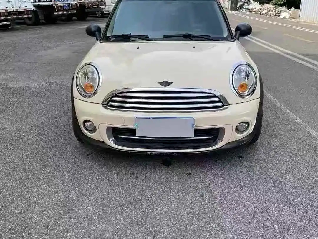 MINI CLUBMAN 2011