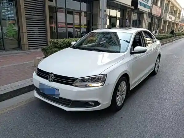 VOLKSWAGEN SAGITAR 2014